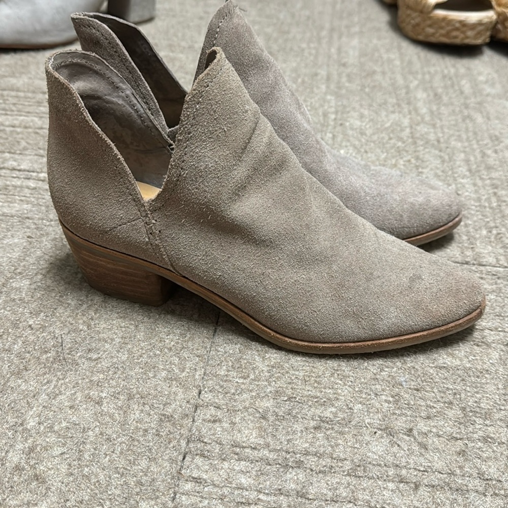 Dolce Vita Ankle boot. Gray. Size 7.5. Worn!